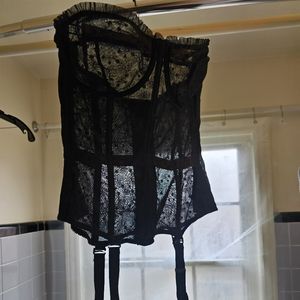 Vintage Etsy - Black lace Bustier with red garters and ribbon accent Size 32